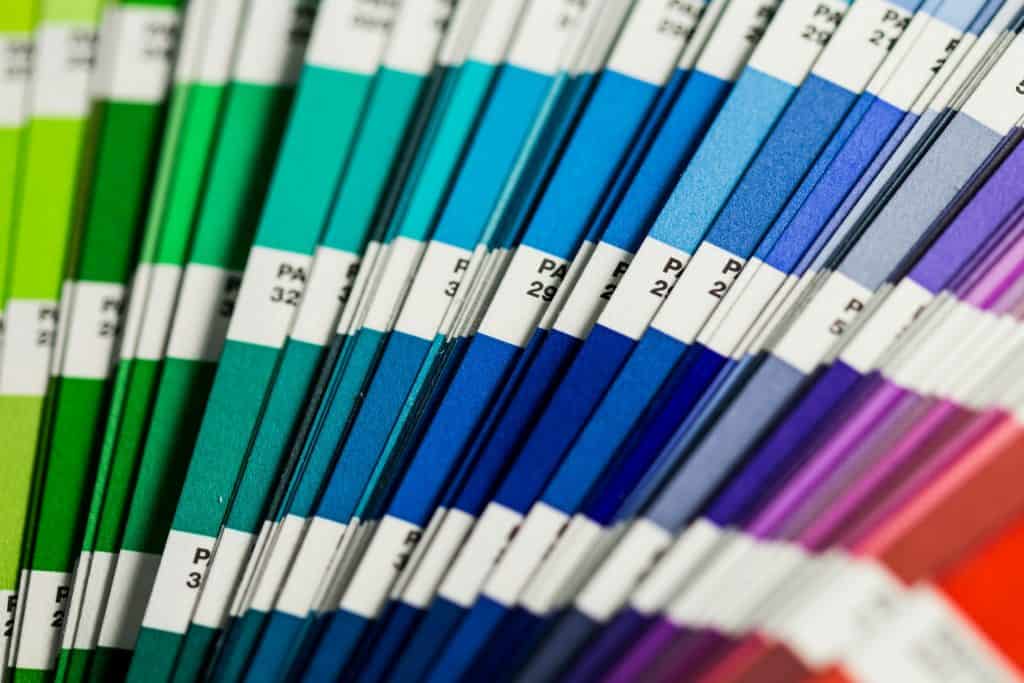 Color swatches in red, green, blue and white.